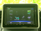 ラジオやテレビ、USB、Bluetooth Audioなどの選択項目が並び、使いたい音源を画面から選べます。気分や同乗者に合わせて車内での時間をお楽しみいただけます。