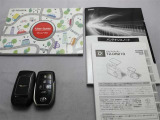 取説・メンテナンスノート・スマートキーの3点セットです。