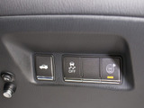 ★使いやすさや安全性を追求したステアリング周り!高級車ゆえにスイッチ類が多いのも特徴ですね!考え尽くされた配置ですぐに使いこなす事が出来ますのでご安心下さい!是非、体感してみて下さい!!