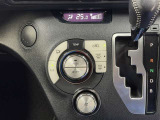 オートエアコンで車内も快適です。冬や雨の日の室内の結露防止等コンディションに加えて、冷え過ぎ、暖め過ぎに因る燃費を悪化を防ぎます。一度、温度を設定すれば自動的に過ごし易い温度に調整してくれますよ。