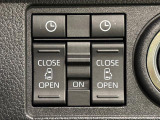 パワースライドドアウェルカムオープン機能 降車時にスイッチで予約しておけば、乗車時に電子カードキーを持ってクルマに近づくだけでパワースライドドアが自動でオープン♪
