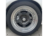 タイヤはYOKOHAMA ADVAN FLEVAサイズはF195/50R15 R205/50R15