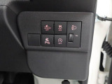 安全装置関連スイッチが運転席正面のインパネ下にあります。