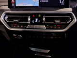 【コックピットシート】BMW車の主役席。車体中央にくる様に配置し車両重心とが一致する事でドライバーと車との一体感あるドライビングを実現。人間工学に基づき形成した形状が長時間のドライブ疲労も軽減します!
