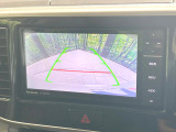 【バックカメラ】駐車時に後方がリアルタイム映像で確認できます。大型商業施設や立体駐車場での駐車時や、夜間のバック時に大活躍!運転スキルに関わらず、今や必須となった装備のひとつです!