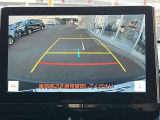 バックモニターつきですから車庫入れもラクになりますね。とても便利でうれしい安全装備です(^^♪