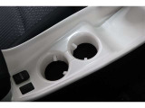 使い勝手の良いフロントセンター部のカップホルダー!よく使う場所にあると便利ですよね。