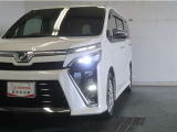 LEDヘッドライトです。デザイン性が良くとても明るいので、夜間の走行や悪天候でも安心です。しかも長寿命!