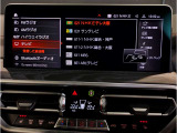 【ⅰドライブナビゲーション】文字情報も鮮明に表示する高解像度カラーディスプレイを採用。視認性に優れた地図デザインと特徴的な建造物を目印にした描写表示で現在位置を把握できます。地図データの更新も可能です