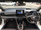 シンプルながら機能性溢れる運転席廻りです。視界性もよく、運転しやすいですよ。