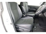 見えないところまで徹底洗浄!中古車をキレイで気持ちよくお乗りいただけるよう、トヨタ認定中古車はしっかりクリーニング。エンジンルームやシートを外した洗浄まで目に見えないところまで徹底的に洗浄しています。