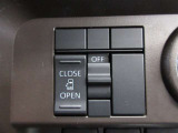 運転席から操作できる両側パワースライドドアのコントロールスイッチです(挟み込み防止機能付)