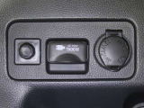 【電源コンセント】非常時やキャンプなどに役立つAC100V/1500Wコンセント付きです。