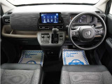 運転にかかわる様々な操作を安全に行えるように視点移動が少なく、操作性に配慮されたスイッチ類が凝縮されたコクピットです。