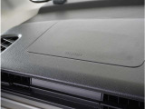 【助手席エアバッグ】助手席エアバッグが付いてます。助手席の搭乗者を万が一の事故の際に衝撃から体を守ってくれます。