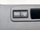 【パワーバックドア】スマートキーや運転席のボタンを押すだけでリアゲートが自動で開閉します!荷物を持っている時や、高い位置にあるバックドアを閉める際に便利な機能です♪