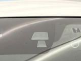 【i-ACTIVESENSE】走行中に前方の車両等を認識し、衝突しそうな時は警報とブレーキで衝突回避と被害軽減をアシスト。より安全にドライブをお楽しみいただけます。