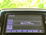 AM・FMやCD/DVD、SD、Bluetoothなど、音楽ソースの選択画面を備えています。画面内に項目が並び、利用したい音源を確認しながら選べるので、日常の移動でも使いやすい装備です。