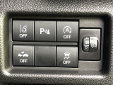 【リヤクロストラフィックアラート(RCTA)】駐車スペースから出る時に後方を横切ろうと接近してくる車両を検知しお知らせします。ショッピングモールなど大型商業施設の混雑した駐車場でも安心ですね♪