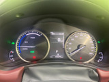 速度や燃料残量などの情報をメーター内で確認でき、運転中に必要な情報を把握しやすい配置です。中央の表示も見やすく、日々の運転をサポートしてくれます。