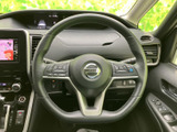 握りやすい形状で、操作性も良好です。スムーズなハンドリングで、運転の楽しさを向上させます。快適なドライビングを。