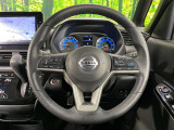 【純正革巻きステアリング】上質な革を使用することで、手にしっかり馴染みとても運転しやすいハンドルです♪