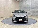 お車購入のポイントとなるフロントマスクです!シャープな目つきが印象的なデザインのヘッドランプです。