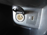 前席電源ソケット