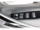 車の基本装備のひとつのパワーウインドウです。オート機能もあって、押し方の強弱で調整も出来ます。