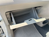 車検証等を入れられるグローブボックスです。