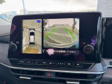 車庫入れが不安な方必見です!白線や車間を空から見下ろしたような画像で一目で分かって車庫入れも安心。周囲に動くものがあれば表示とブザーでお知らせしてくれるのでさらに安心です。