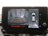 パノラミックビューモニター付きです。車両を上から見たような映像をディスプレイオーディオ画面に表示。運転席からの目視だけでは見にくい、車両周辺の状況をリアルタイムでしっかり確認できます。