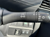 【オートライト(AUTO)】外の明るさをシステムが感知して、自動でヘッドライトが点灯します。ヘッドライトをつけ忘れを防ぐ便利機能です。