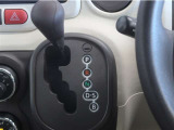 無段変速機(CVT)を搭載。有段変速機に存在する「変速ショック」が無いので、スムーズなアクセル操作が可能です♪