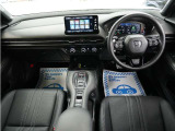 とても握りやすいステアリング!運転手の気持ちがそのまま伝わるかのような反応をしてくれます!小物入れや各ボタンの配置にこだわり、とても使いやすいです !視認性も良好なのでロングドライブもお任せ下さい!