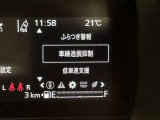 レーンディパーチャーアラートとは車線または走路からの逸脱の可能性を警告すると共に、車線または走路からの逸脱を避けるためのハンドル操作の一部を支援する機能です。詳細は販売店スタッフまでおたずねください。