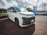 [雪道も安心の4WD!] 7人乗りの広々室内と4WDの安心感が魅力。ファミリーカーにおすすめの一台です!
