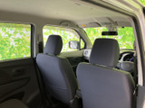 運転席周りのレイアウトは、機能性と使いやすさを追求。操作に必要なものがすべて手の届く範囲に配置されており、運転に集中できます。