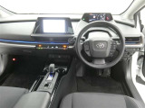 運転席からの視界はこんな感じです☆お気軽にご来店いただき、実際に座って是非お確かめください。ドライバーに寄り添う快適な操作フィールをもたらすステアリングです。