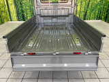 積み下ろしのしやすいデッキにはたっぷりと荷物を積み込んでいただけます。遊びから仕事まで、様々なシーンで頼れます♪