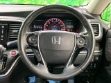 【純正革巻きステアリング】上質な革を使用することで、手にしっかり馴染みとても運転しやすいハンドルです♪