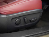 【パワーシート】電動で座面を前後上下に動かすことができます。簡単に運転しても疲れにくい姿勢に調整できます。