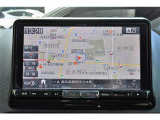 アルパイン9インチナビ付きです。