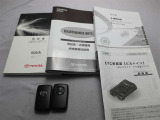 取説・メンテナンスノート・スマートキーの3点セットです。