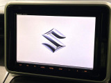 【メーカー純正8インチナビ】インテリアに溶け込むスタイリッシュな「専用設計」メーカーナビを装備♪視認性や操作性など基本性能にも優れ、より上質なカーライフをお楽しみいただけます。