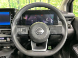 インテリアに合わせたデザインのステアリングは、運転される方のことも考え、運転しやすい形状、大きさです。是非一度、実際に触ってお確かめください。