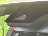 【トヨタセーフティセンス】走行中に前方の車両等を認識し、衝突しそうな時は警報とブレーキで衝突回避と被害軽減をアシスト。より安全にドライブをお楽しみいただけます。
