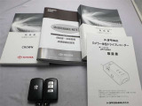 取説・メンテナンスノート・スマートキーの3点セットです。