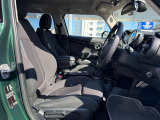 輸入車ならではの心地よく体にフィットするシート。長距離も疲れにくい、ロングドライブも快適です。