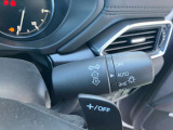 【アダプティブLEDヘッドライト】夜間走行時に先行車や対向車の状況をクルマが判断。ヘッドランプの照射範囲や明るさを自動的に変化させます。